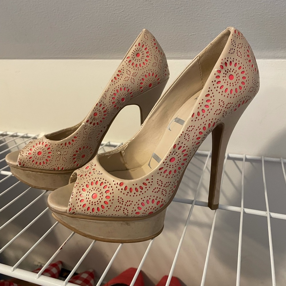 Elle wedge heels size 6.5